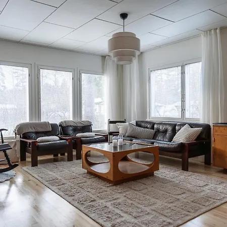 Omakotitalo Keskustan Lähellä Loma-asunnot