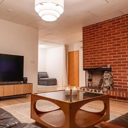 Nyaraló Omakotitalo Keskustan Laehellae *