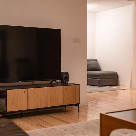 Omakotitalo Keskustan Laehellae *