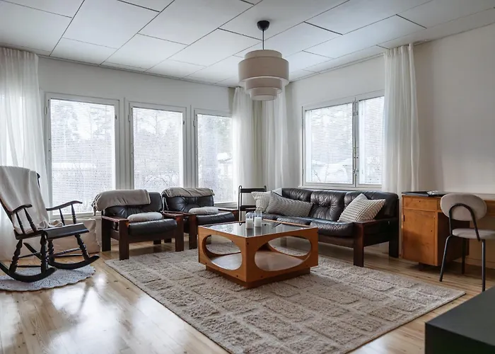 Omakotitalo Keskustan Lähellä Loma-asunnot