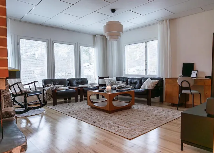 Omakotitalo Keskustan Laehellae Nyaraló *