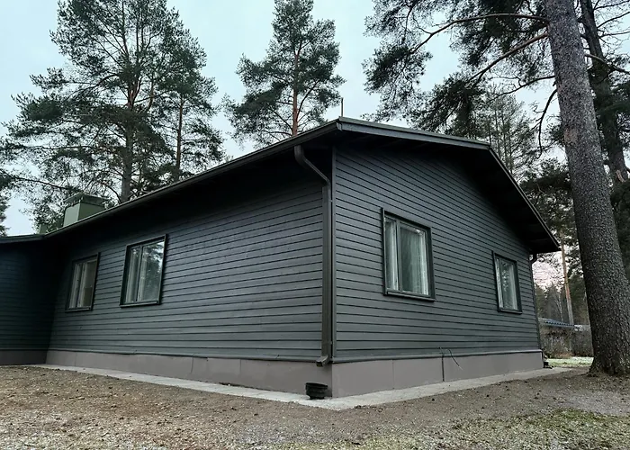 Omakotitalo Keskustan Laehellae *