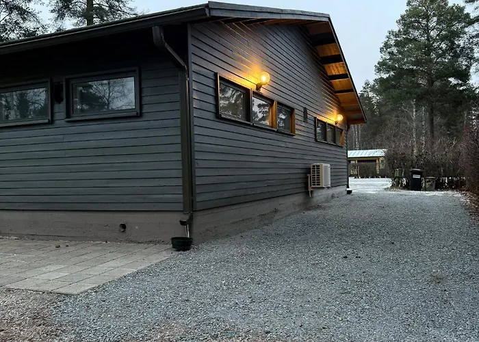 Omakotitalo Keskustan Laehellae Nyaraló *