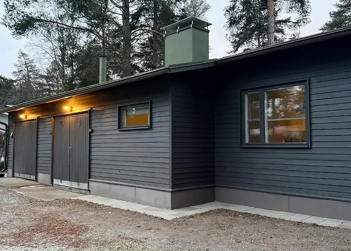 Omakotitalo Keskustan Laehellae Nyaraló